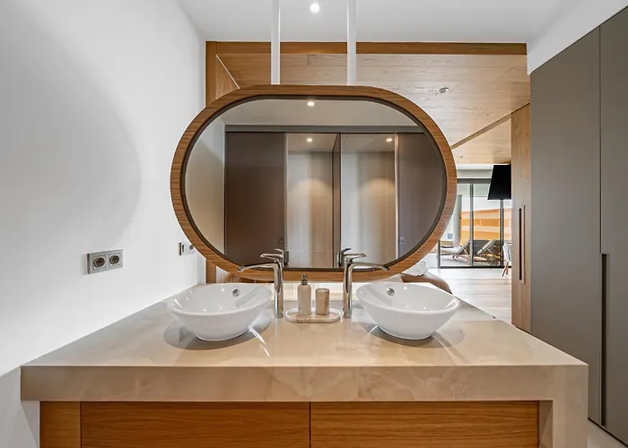 Luxury And Extraordinary In El Higueron Appartement